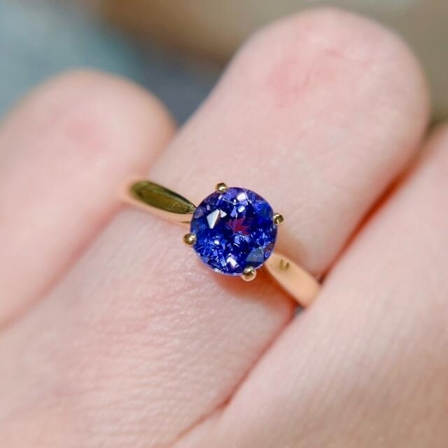 ラウンドカットタンザナイトリング K18 1.00ct 2