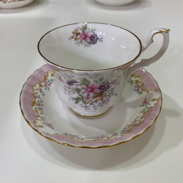 ROYAL ALBERT(ロイヤルアルバート)のロイヤルアルバート　カップ&ソーサー　5客 インテリア/住まい/日用品のキッチン/食器(グラス/カップ)の商品写真