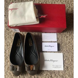 サルヴァトーレフェラガモ(Salvatore Ferragamo)のフェラガモ フラットシューズ 6 VARINACH スタッズ　vara(バレエシューズ)