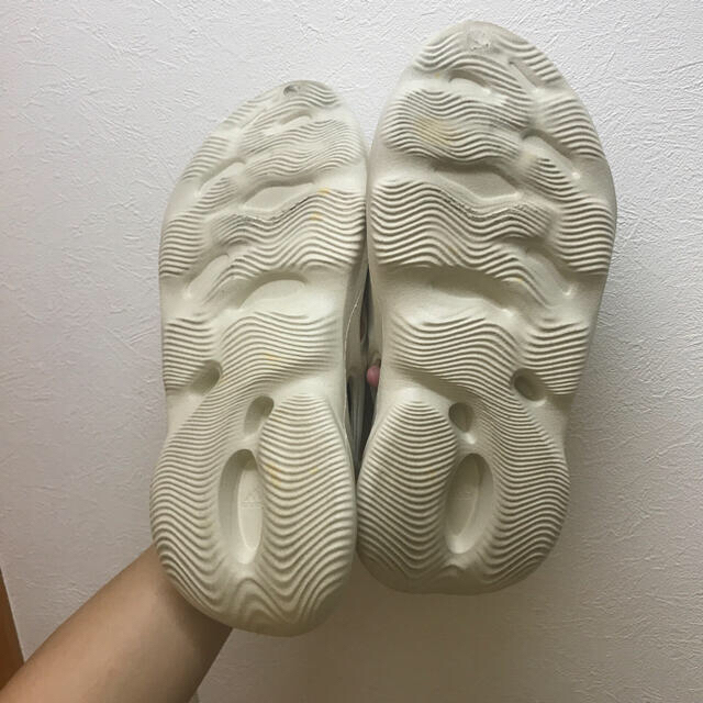 adidas(アディダス)のadidas YEEZY Foam Runner "Sand" 27.5cm メンズの靴/シューズ(スニーカー)の商品写真