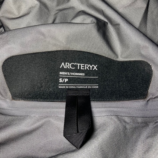 ARC'TERYX(アークテリクス)のBIRDAIDアークテリクス Bata ベータ LT ジャケット S サファイア メンズのジャケット/アウター(マウンテンパーカー)の商品写真