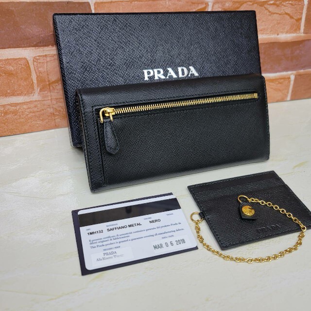 新品未使用PRADA☆鑑定済☆サフィアーノ ブラック 黒パスケース付