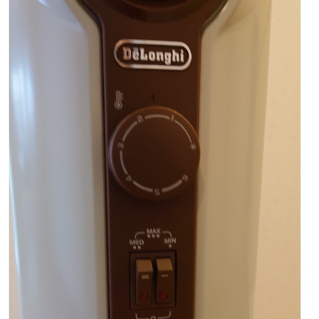 DeLonghi(デロンギ)のデロンギ DeLonghi オイルヒーター スマホ/家電/カメラの冷暖房/空調(オイルヒーター)の商品写真