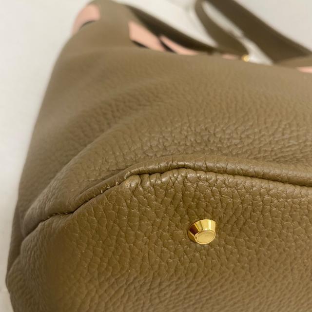 イアンヌ ショルダーバッグ美品 - レザー - ショルダーバッグ 美品 イアンヌ IANNE ショルダーバッグ オリビア 本革 シボ 茶 2way