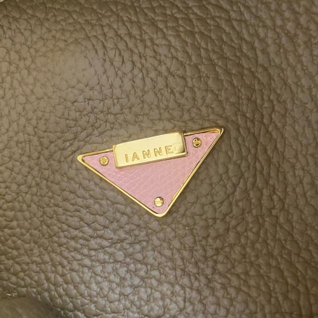 イアンヌ ショルダーバッグ美品 - レザー - ショルダーバッグ 美品 イアンヌ IANNE ショルダーバッグ オリビア 本革 シボ 茶 2way