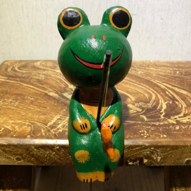釣りをしているカエルさんB バリ雑貨 蛙人形 お座り蛙君 木製 ハンドメイド