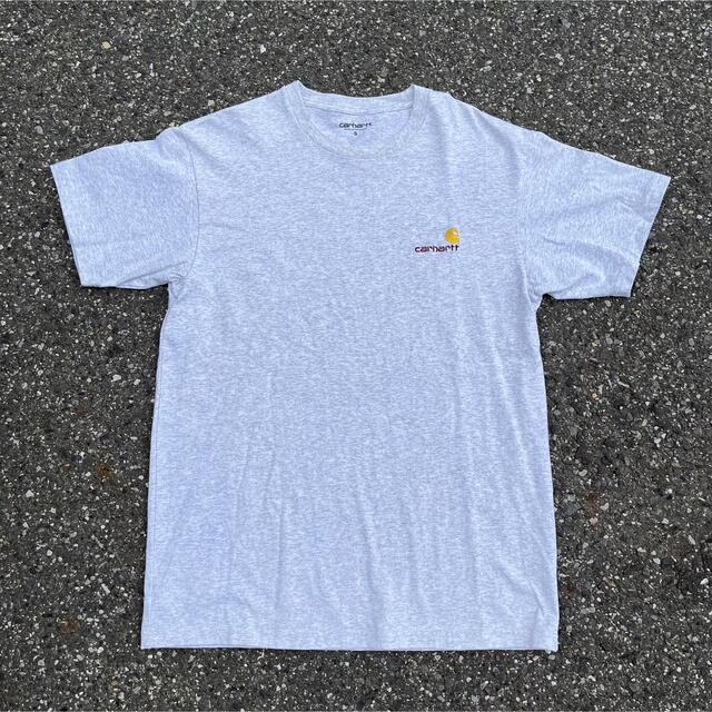 carhartt(カーハート)の【大人気】カーハート　半袖Tシャツ　刺繍ワンポイント　グレー メンズのトップス(Tシャツ/カットソー(半袖/袖なし))の商品写真