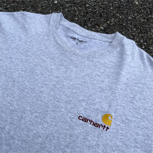 carhartt(カーハート)の【大人気】カーハート　半袖Tシャツ　刺繍ワンポイント　グレー メンズのトップス(Tシャツ/カットソー(半袖/袖なし))の商品写真