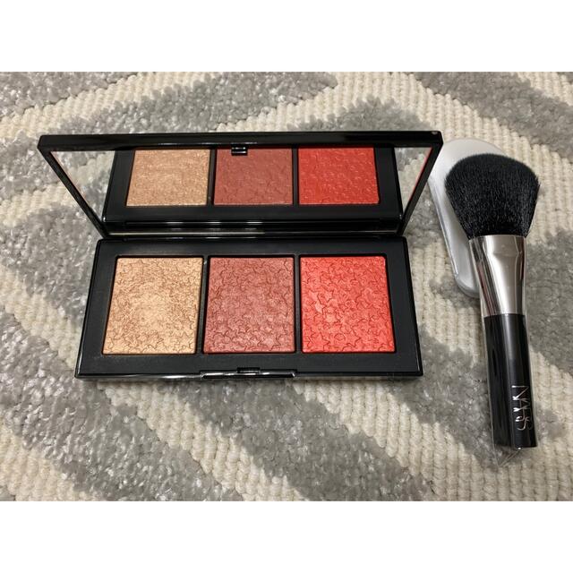 NARS(ナーズ)のNARS HUSTLE チークパレット&チークブラシセット  コスメ/美容のベースメイク/化粧品(チーク)の商品写真