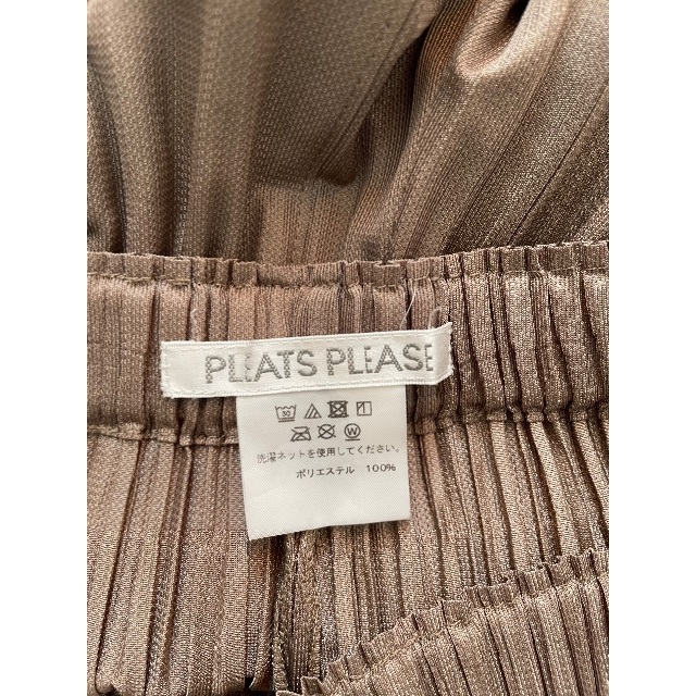 PLEATS PLEASE ISSEY MIYAKE(プリーツプリーズイッセイミヤケ)のpleats please isseymiyake プリーツプリーズ　パンツ レディースのパンツ(カジュアルパンツ)の商品写真