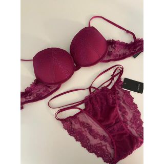 ラヴィジュール(Ravijour)のラヴィジュール　Ravijour 新品未使用　C75   (ブラ&ショーツセット)