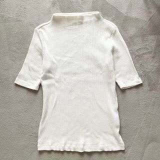 ユニクロ(UNIQLO)のユニクロ　リブハイネックT(五分袖)オフホワイトUniqlo(Tシャツ(半袖/袖なし))