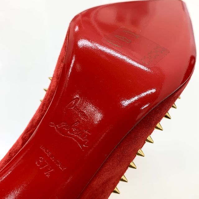 Christian Louboutin(クリスチャンルブタン)の1401 未使用クリスチャンルブタン スウェード スパイク パンプス レッド レディースの靴/シューズ(ハイヒール/パンプス)の商品写真