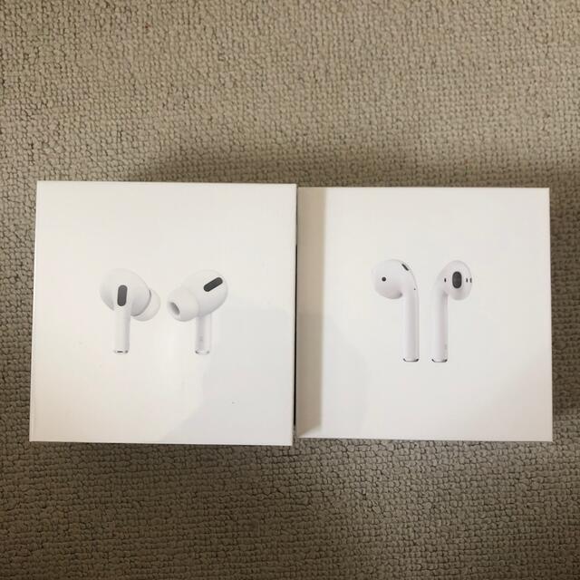 Apple(アップル)の新品Air Pods Pro とAir Podsセット スマホ/家電/カメラのオーディオ機器(ヘッドフォン/イヤフォン)の商品写真