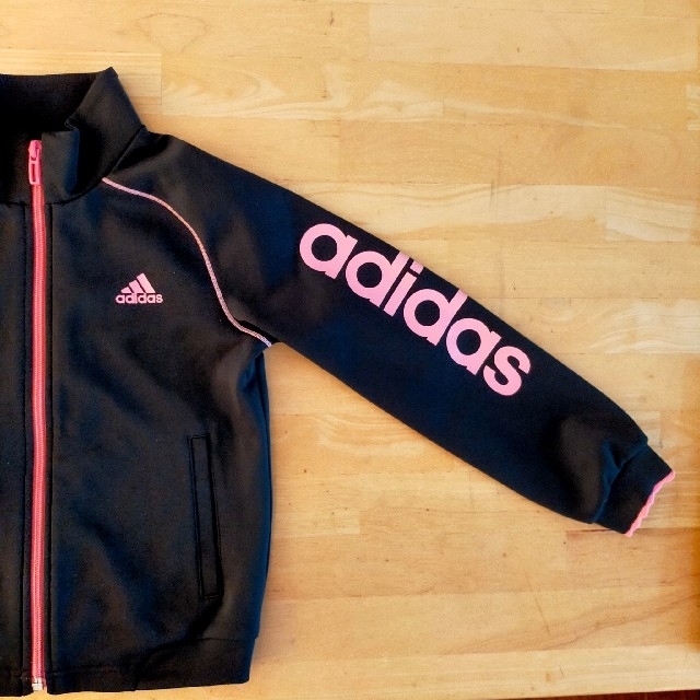 adidas(アディダス)のadidas ジャージ トラックジャケット 120 女の子 キッズ/ベビー/マタニティのキッズ服女の子用(90cm~)(ジャケット/上着)の商品写真