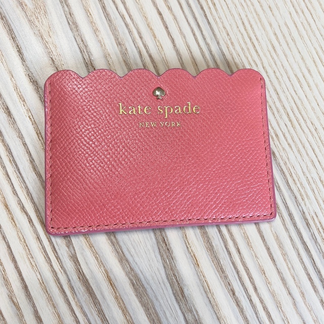 kate spade new york(ケイトスペードニューヨーク)の【値下げ中】ケイトスペード　パスケース 定期入れ レディースのファッション小物(名刺入れ/定期入れ)の商品写真