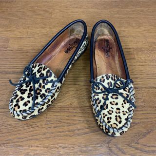 ミネトンカ(Minnetonka)のミネトンカ モカシン ハラコ レオパード柄　フラットシューズ(スリッポン/モカシン)