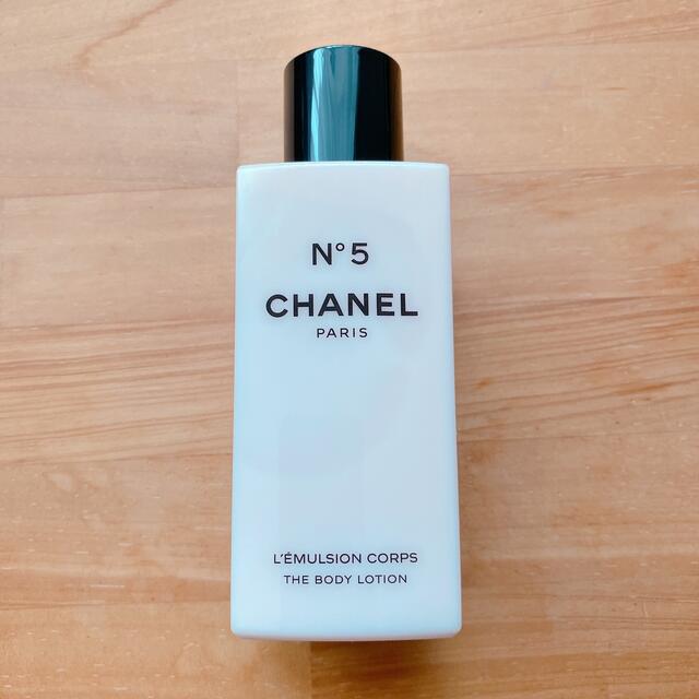 CHANEL(シャネル)のCHANEL N°５ボディローション コスメ/美容のボディケア(ボディローション/ミルク)の商品写真