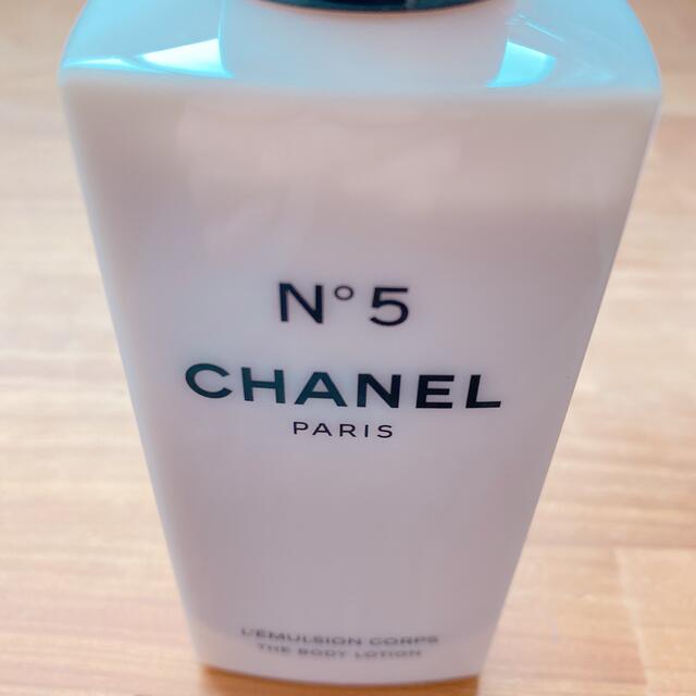 CHANEL(シャネル)のCHANEL N°５ボディローション コスメ/美容のボディケア(ボディローション/ミルク)の商品写真