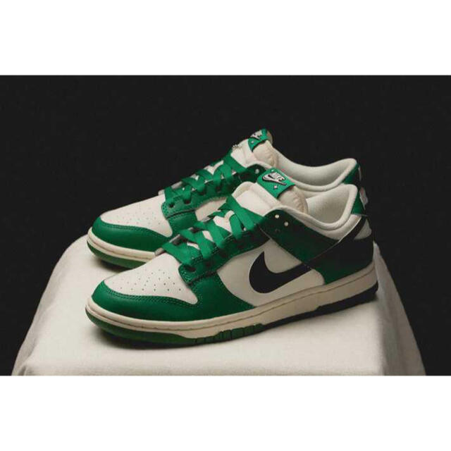 NIKE(ナイキ)のDunk Low SE Lottery Pale Ivory/Malachite メンズの靴/シューズ(スニーカー)の商品写真