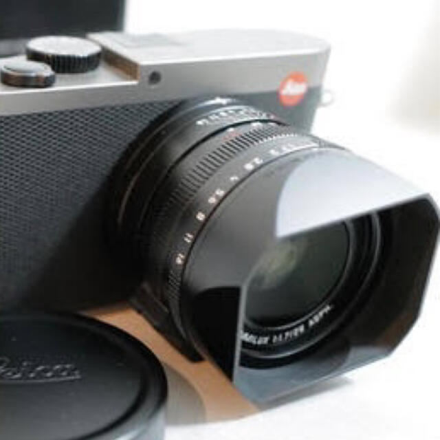 LEICA(ライカ)のライカQ チタングレー　ほぼ新品　美品 スマホ/家電/カメラのカメラ(コンパクトデジタルカメラ)の商品写真