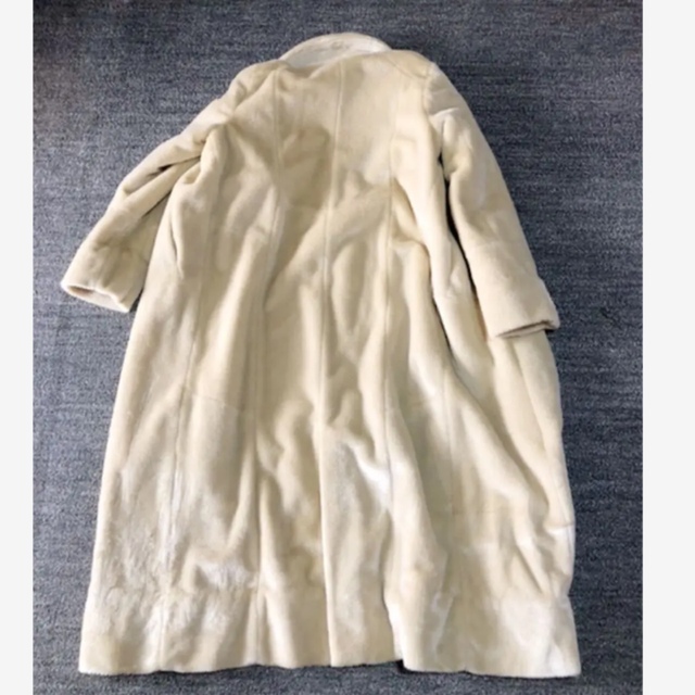 styling/(スタイリング)のkei shirahata /styling エコファー　ロングコート　ベージュ レディースのジャケット/アウター(毛皮/ファーコート)の商品写真