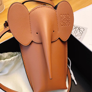 ロエベ ポシェットの通販 300点以上 | LOEWEを買うならラクマ