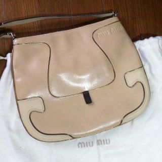 ミュウミュウ(miumiu)のmiumiu♡ショルダー（わけあり）(ショルダーバッグ)