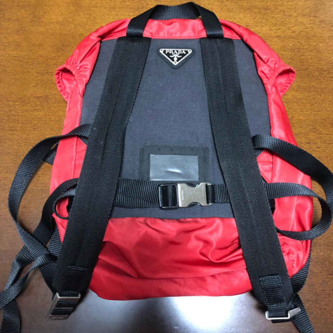PRADA(プラダ)のPRADAリュック　赤 レディースのバッグ(リュック/バックパック)の商品写真