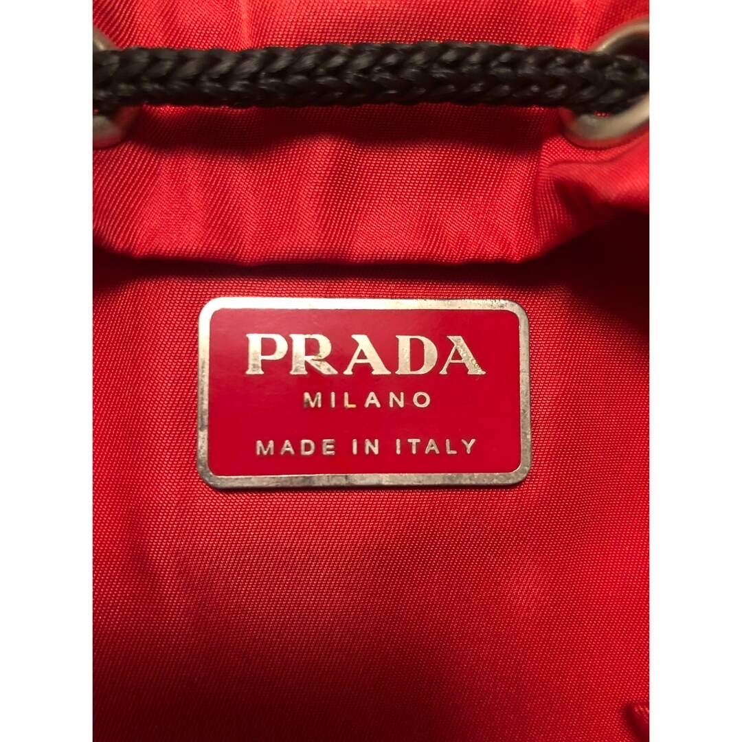 PRADA(プラダ)のPRADAリュック　赤 レディースのバッグ(リュック/バックパック)の商品写真