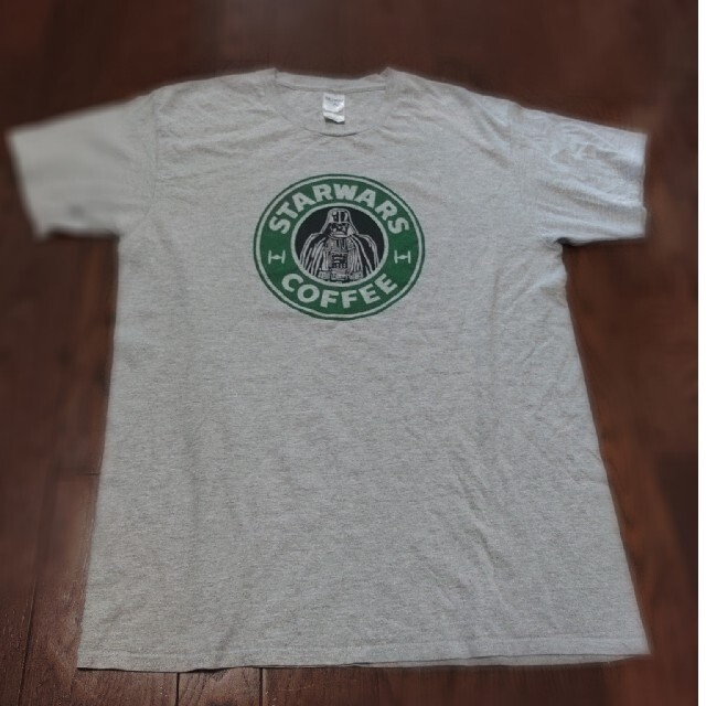 Starbucks Coffee(スターバックスコーヒー)のSTARWARS COFFEE STARBUCKS　Tシャツ　XＬ メンズのトップス(Tシャツ/カットソー(半袖/袖なし))の商品写真