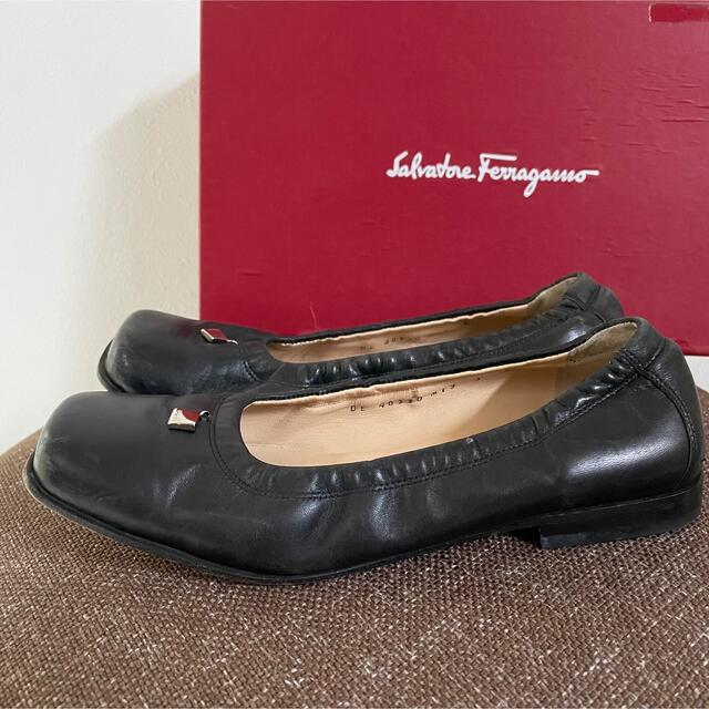 Salvatore Ferragamo(サルヴァトーレフェラガモ)のFERRAGAMO サルヴァトーレフェラガモ　ロゴ　スクエア　パンプス 22.5 レディースの靴/シューズ(ローファー/革靴)の商品写真