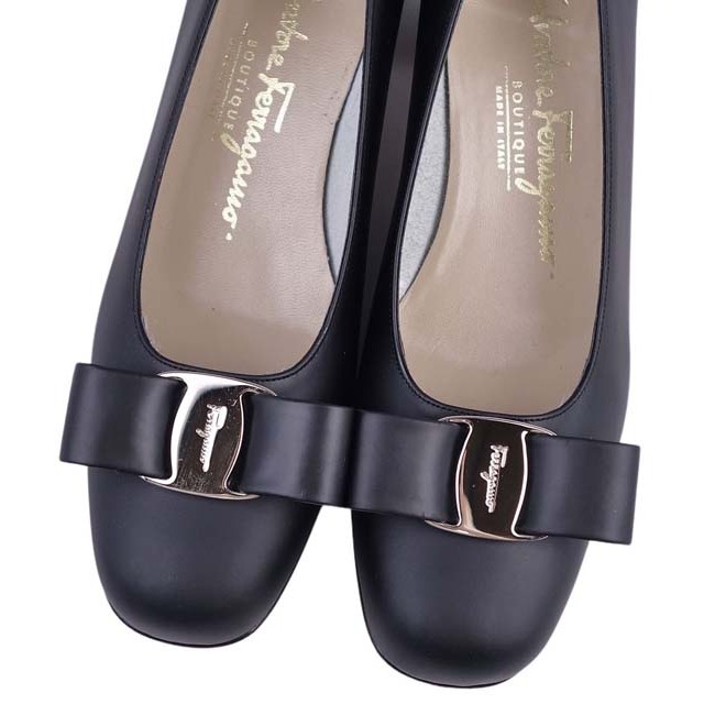 SalvatoreFerragamo ヴァラリボンパンプス　スエード調　ブラック