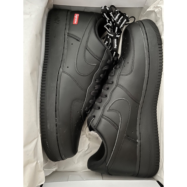 Supreme(シュプリーム)のSupreme × Nike Air Force 1 Low 黒 26.5 メンズの靴/シューズ(スニーカー)の商品写真