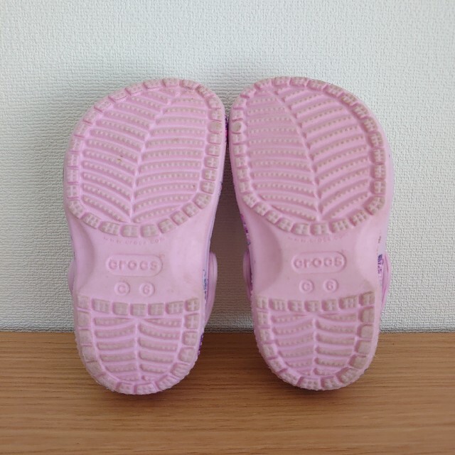 crocs(クロックス)のクロックス クラシック バタフライ 蝶 ピンク 14cm C6 キッズ/ベビー/マタニティのベビー靴/シューズ(~14cm)(サンダル)の商品写真