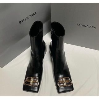 バレンシアガ(Balenciaga)のバレンシアガ　ロゴブーツ　スクエア(ブーツ)