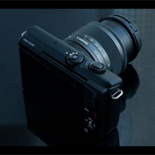 Canon - 【予備バッテリー2個付き】Canon EOS M200 レンズキット 4Kの Canon - 【予備バッテリー2個付き】Canon EOS M200 レンズキット 4Kの