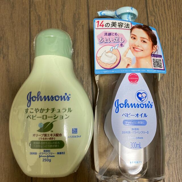 Johnson's(ジョンソン)のジョンソン＆ジョンソン　ベビーローション＆ベビーオイルセット キッズ/ベビー/マタニティの洗浄/衛生用品(ベビーローション)の商品写真