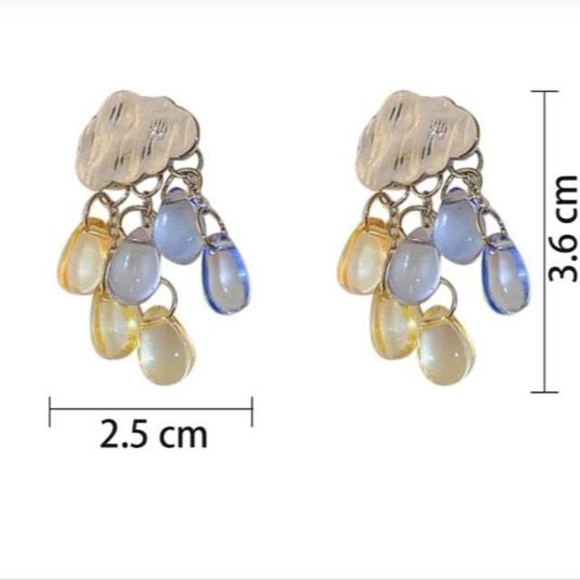 雲と雨のしずく・ピアス レディースのアクセサリー(ピアス)の商品写真