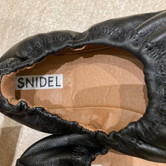 SNIDEL(スナイデル)のスナイデル　ギャザー　フラットシューズ　レザー　ブラック　シューズ レディースの靴/シューズ(バレエシューズ)の商品写真