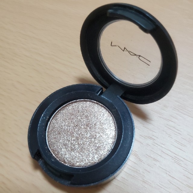 MAC(マック)のM.A.C スモールアイシャドウ  #テンプティング コスメ/美容のベースメイク/化粧品(アイシャドウ)の商品写真