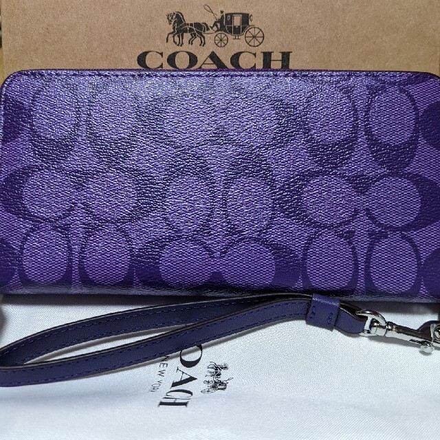 COACH(コーチ)のCOACH  最新作長財布　シグネチャー紫 レディースのファッション小物(財布)の商品写真