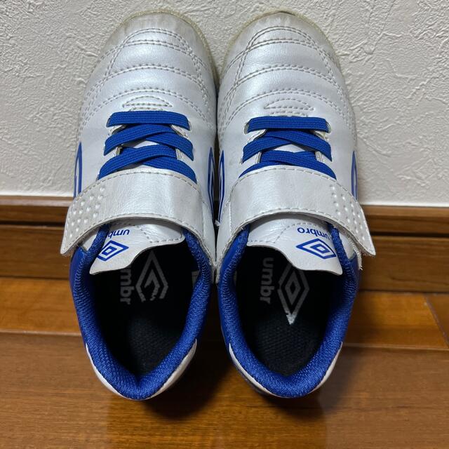 UMBRO(アンブロ)のumbro アンブロ 子供用 サッカーシューズ トレーニングシューズ　17cm キッズ/ベビー/マタニティのキッズ靴/シューズ(15cm~)(スニーカー)の商品写真