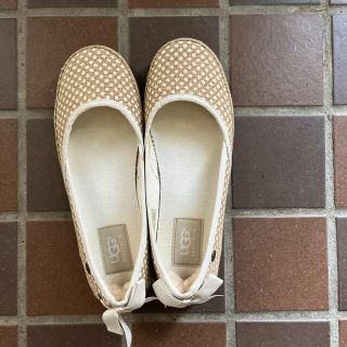 アグ(UGG)のお値下げ！UGG アグ　バックリボン付　小さ目　フラット　シューズ　５　22cm(スリッポン/モカシン)