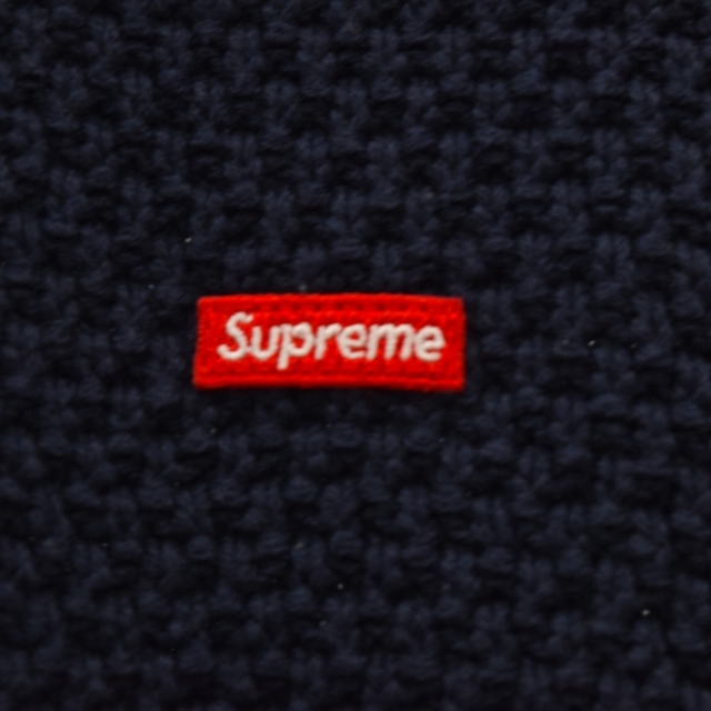 Supreme(シュプリーム)のSUPREME シュプリーム 20AW Textured Small Box Sweater テクスチャード スモールボックスロゴ クルーネックニットセーター ネイビー メンズのトップス(ニット/セーター)の商品写真