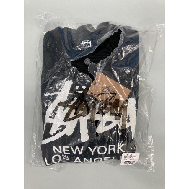 STUSSY(ステューシー)の【新品未使用】STUSSYメンズトレーナー WORLD TOUR CREW M メンズのトップス(スウェット)の商品写真