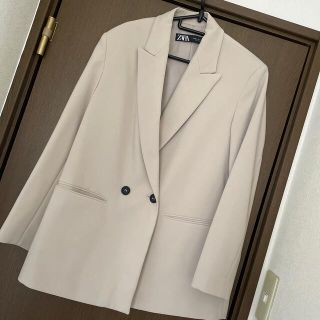 ザラ(ZARA)のZARA テーラードダブルジャケット　オーバーサイズ　ベージュ(テーラードジャケット)