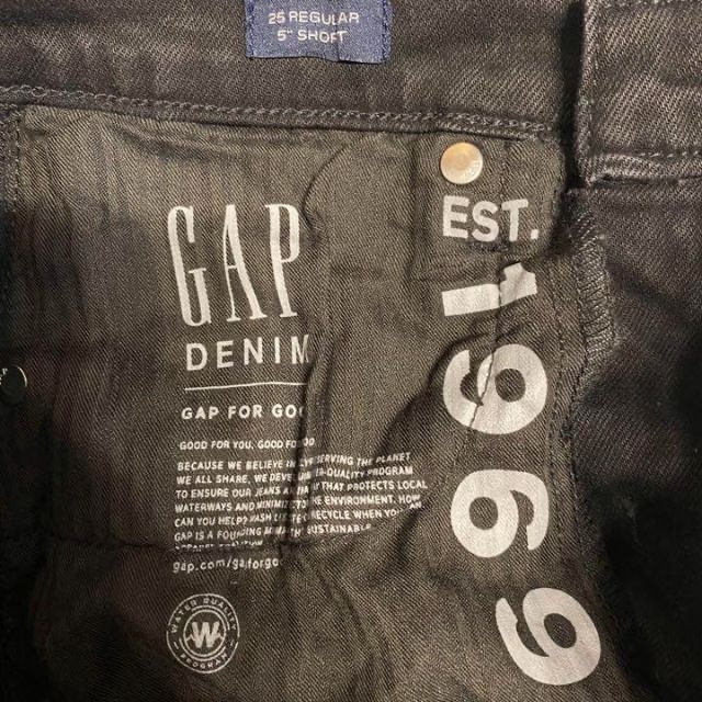 GAP(ギャップ)のGAP　 ミニ ショートパンツ デニムブラック ダメージ【S】カジュアル レディースのパンツ(ショートパンツ)の商品写真