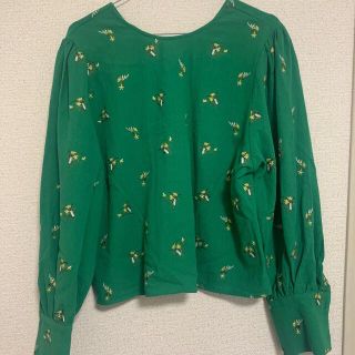 マウジー(moussy)の◆moussy◆ 花柄グリーントップス(シャツ/ブラウス(長袖/七分))