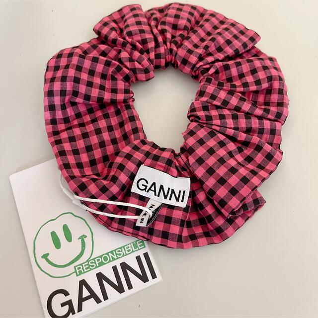 Adam et Rope'(アダムエロぺ)の新品未使用✩GANNI ギンガムチェック シュシュ オーガニックコットン混 レディースのヘアアクセサリー(ヘアゴム/シュシュ)の商品写真